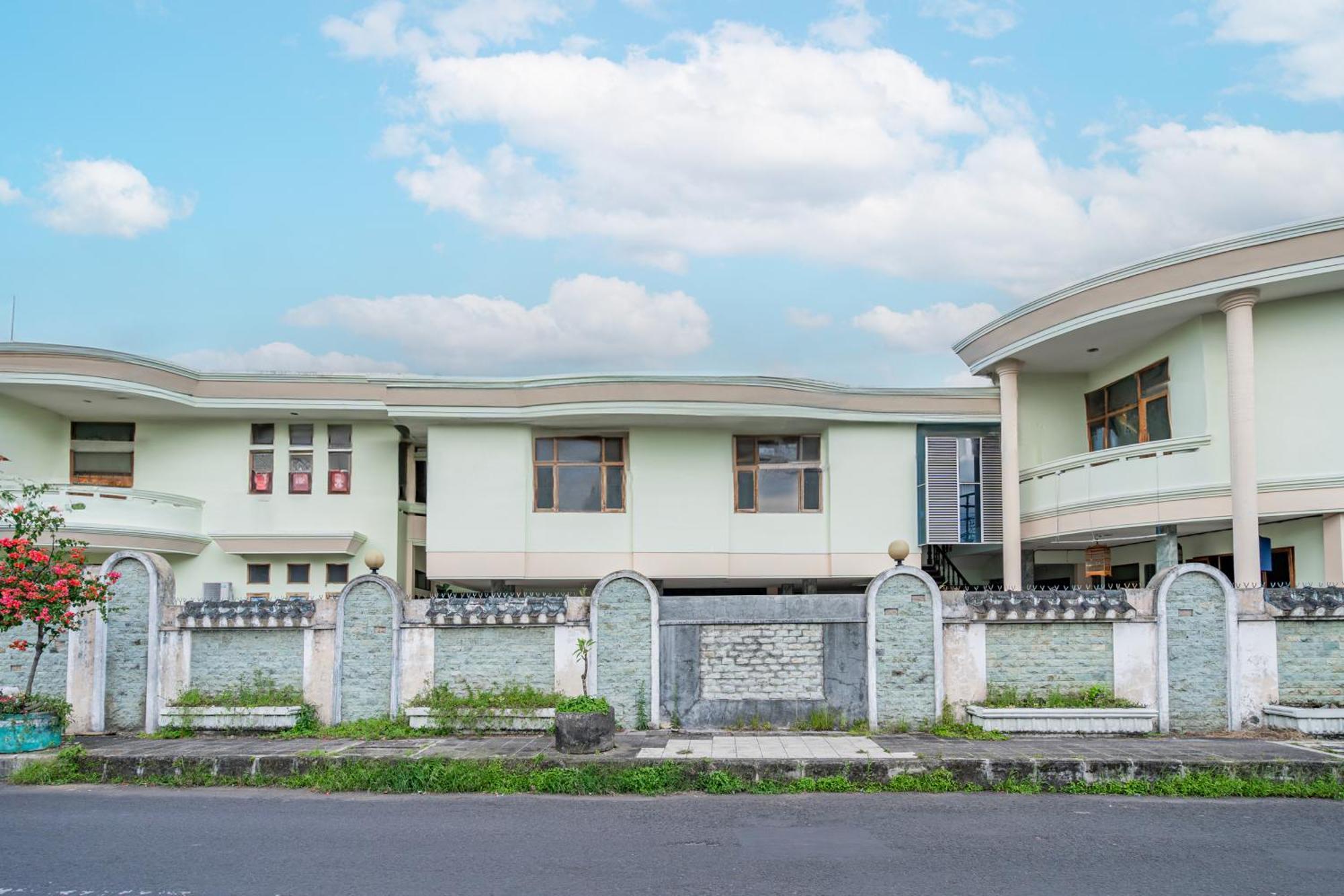 Collection O Tasikmalaya Near Stadium Wiradadaha Formerly Hotel Abadi Eksteriør billede